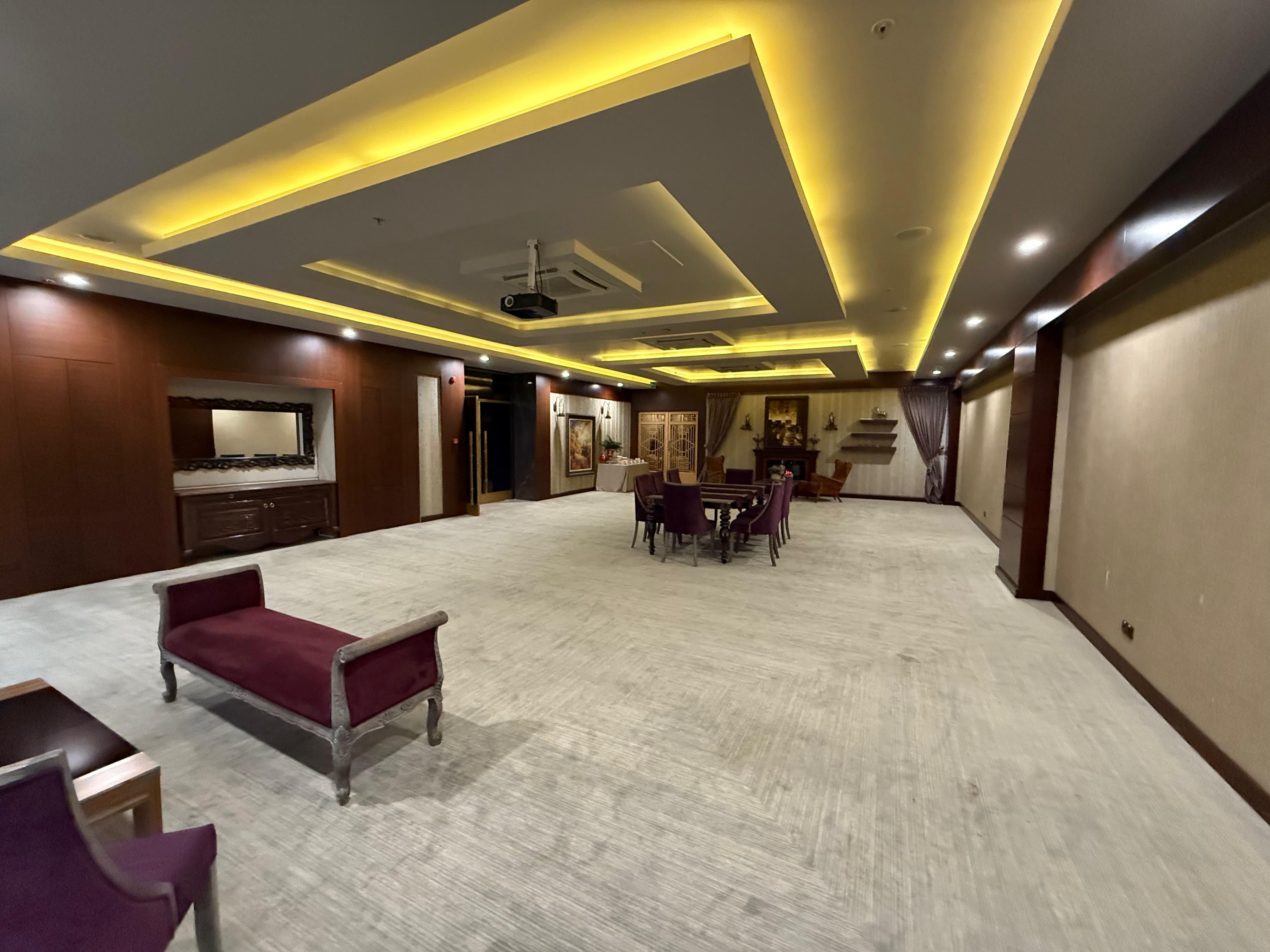 CONTINENTAL HOUSE SALONU